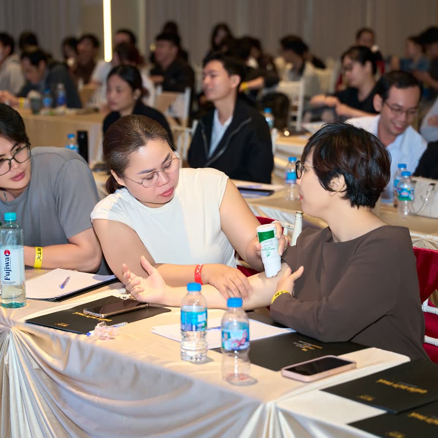 Học viên thảo luận nhóm tìm điểm nghẽn doanh nghiệp