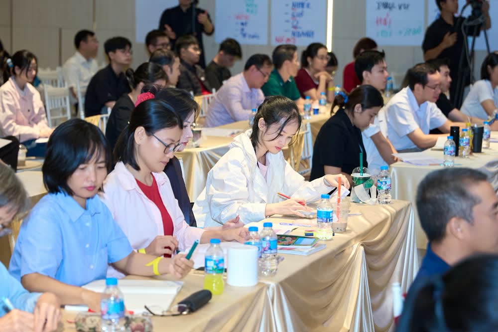 Học viên làm bài tập tại chỗ trong hai ngày huấn luyện