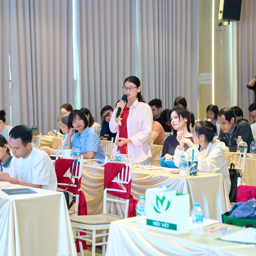 Học viên đặt câu hỏi trực tiếp cho diễn giả