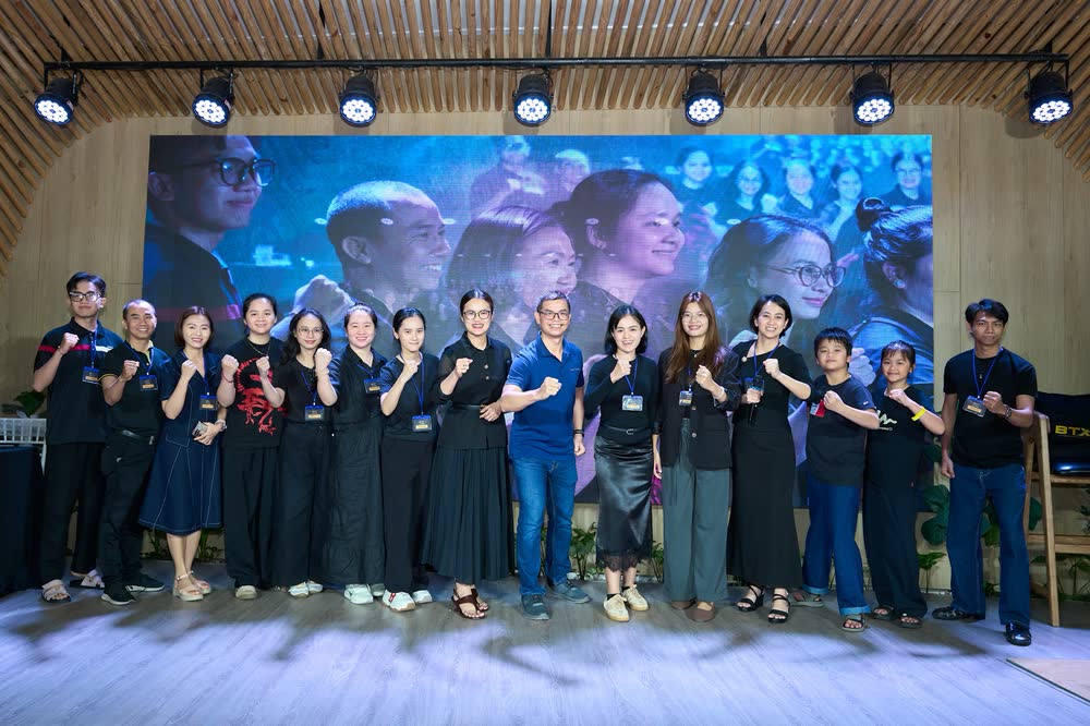 Đội ngũ BTX Academy trên sân khấu Điểm Bứt Phá